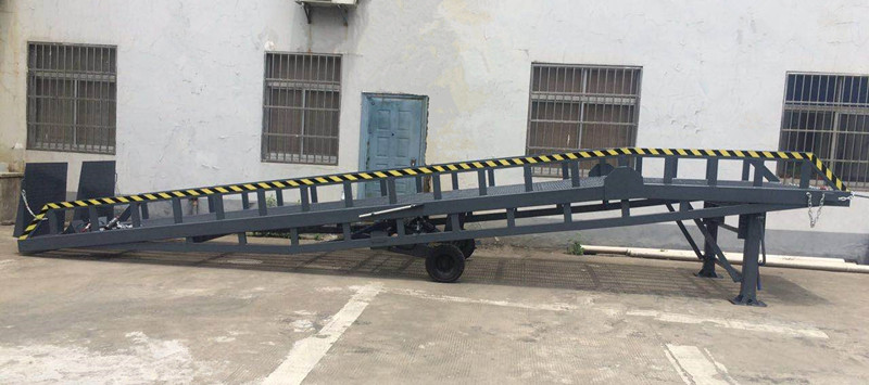 移動式液壓登車橋_副本.jpg 移動式液壓登車橋_副本.jpg